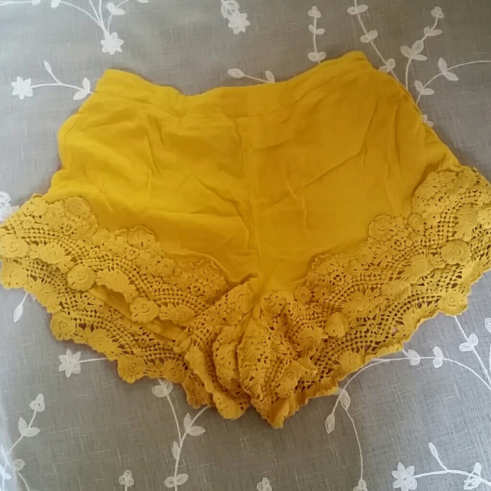 mustard lace shorts Forever21